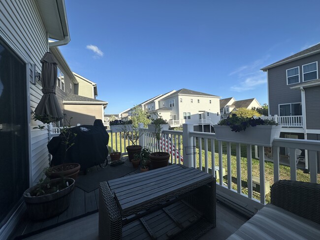 Building Photo - 598 McLernon Trce