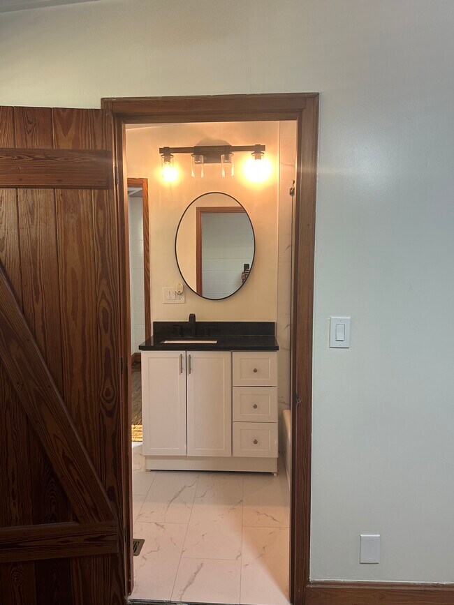 Building Photo - 693 Chestnut St