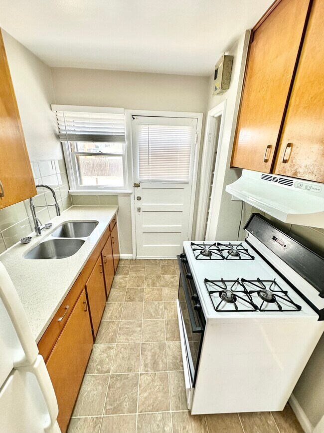 1358 2 - Cottages on Vance