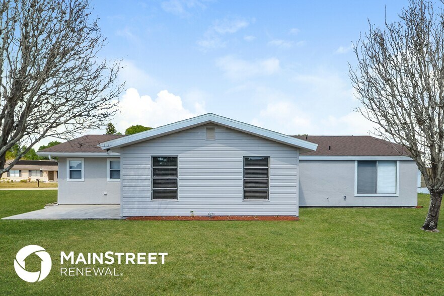 Building Photo - 6947 Roslyn Ct