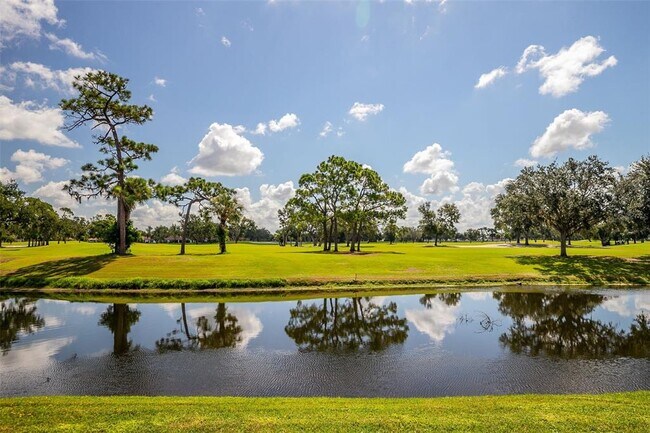 Building Photo - 7461 W Country Club Dr N