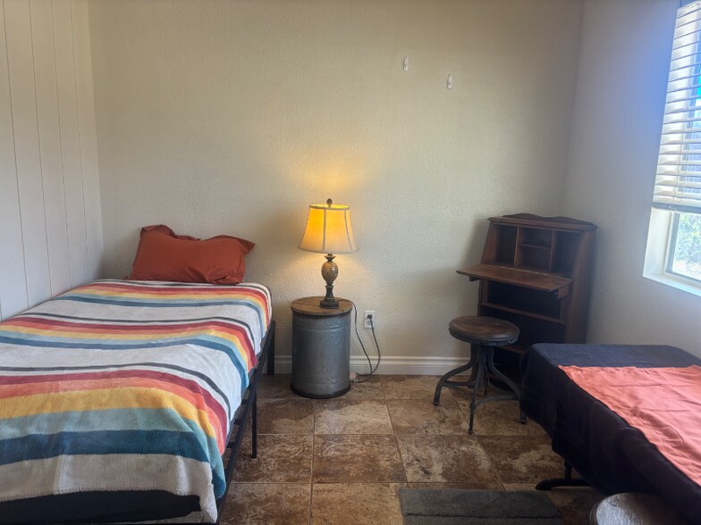 Building Photo - 21355 Webster Ave