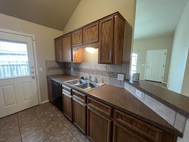 Building Photo - 4205 Cambridge Dr