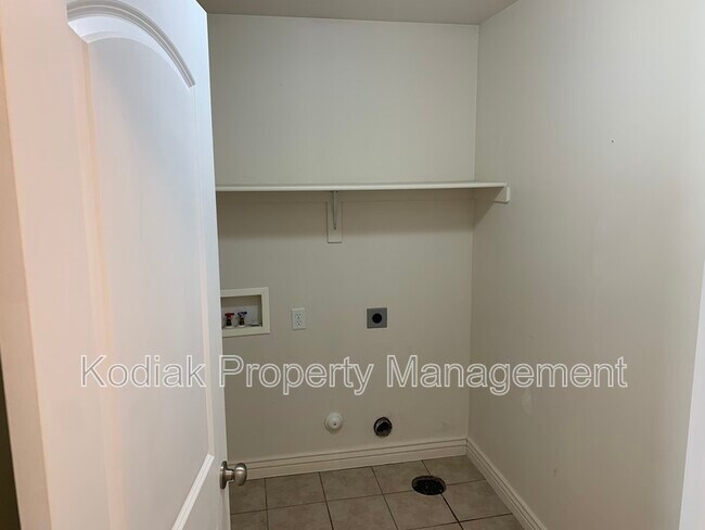 Building Photo - 312 Greenwich Dr