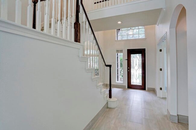 Building Photo - 5634 Heather Run Dr