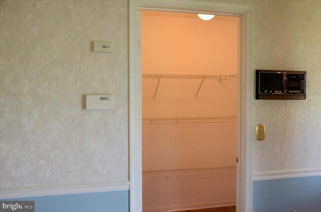 Building Photo - 818 Roundtree Pl