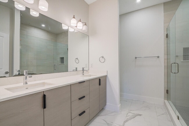 Building Photo - 352 Bella Sol Way