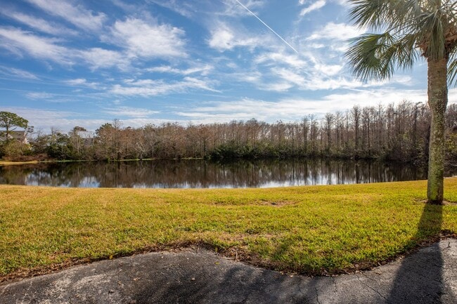 Building Photo - Walking distance to beach!