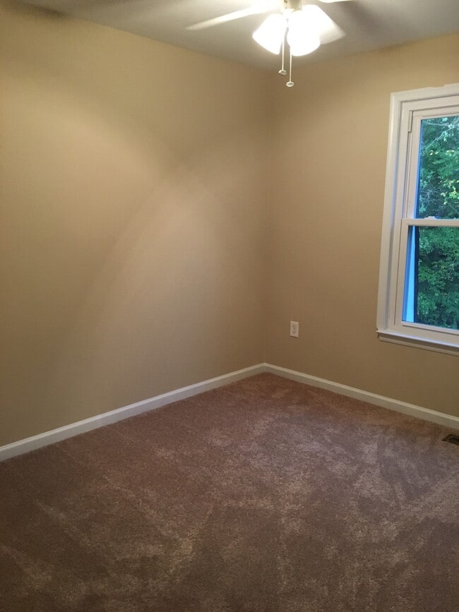 Building Photo - 1817 Oriole Ct