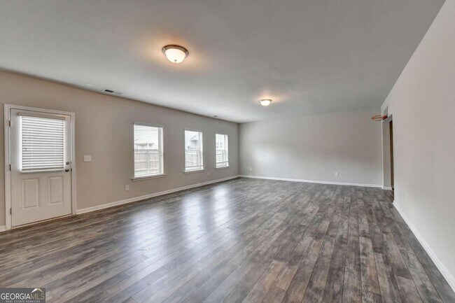 Building Photo - 648 Georgia Way