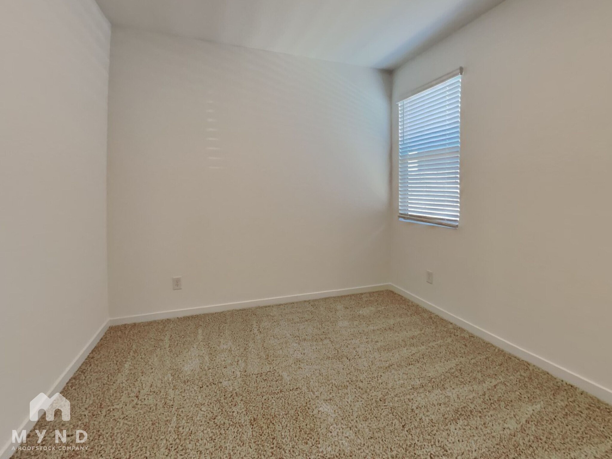 Building Photo - 17335 W Sunnyslope Ln