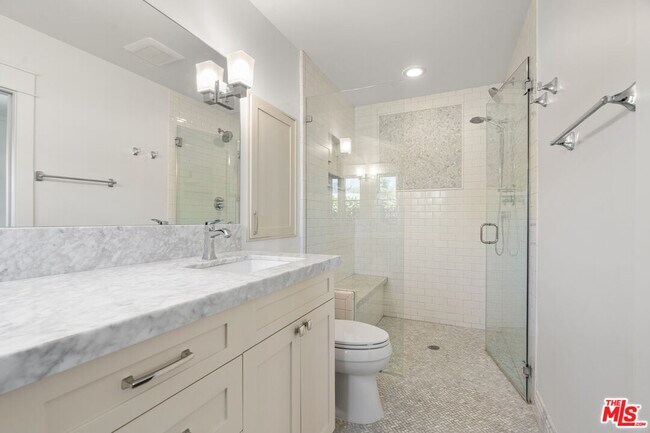 Building Photo - 2347 Parnell Ave