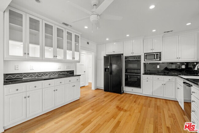 Building Photo - 4352 Globe Ave