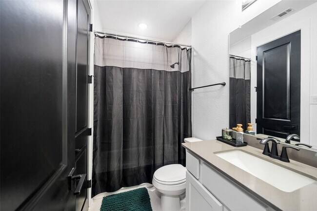 Building Photo - 15040 Berry Brk Dr