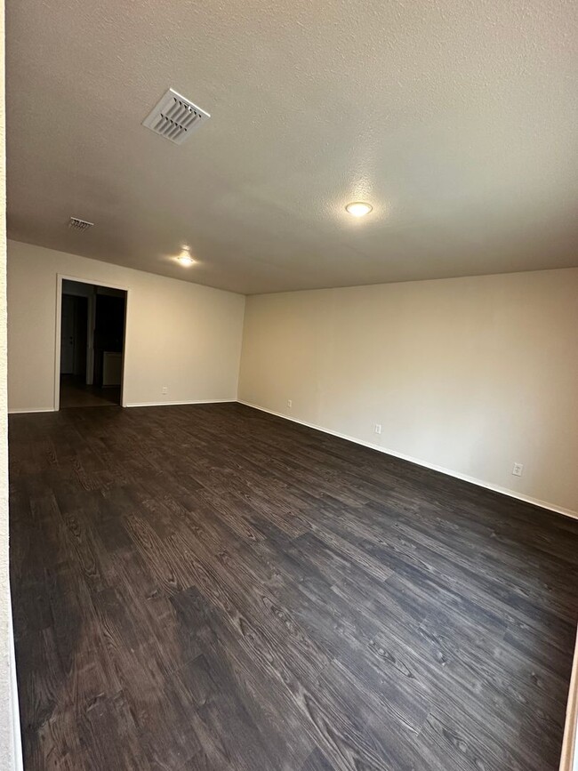 Building Photo - 312 Tammy Lynn Dr
