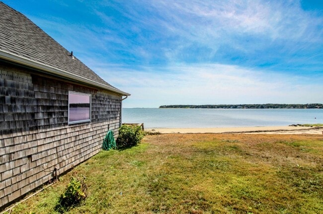 Building Photo - 314 E Montauk Hwy