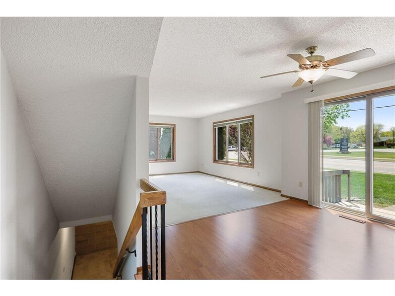 Loads of Natural Light - 1411 10th Ave E