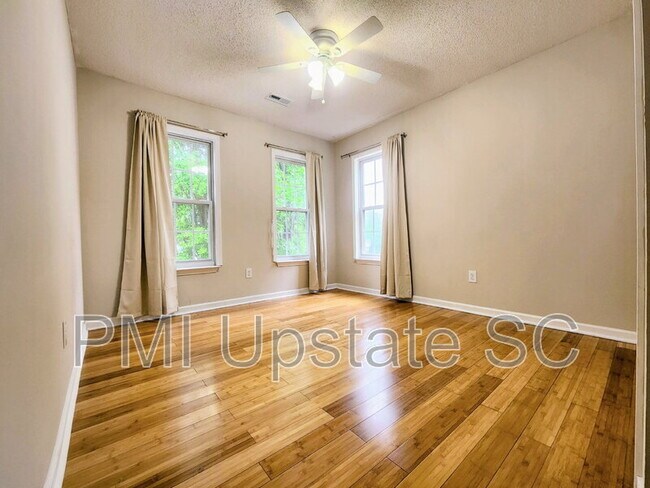 Building Photo - 122 Glen Willow Ct