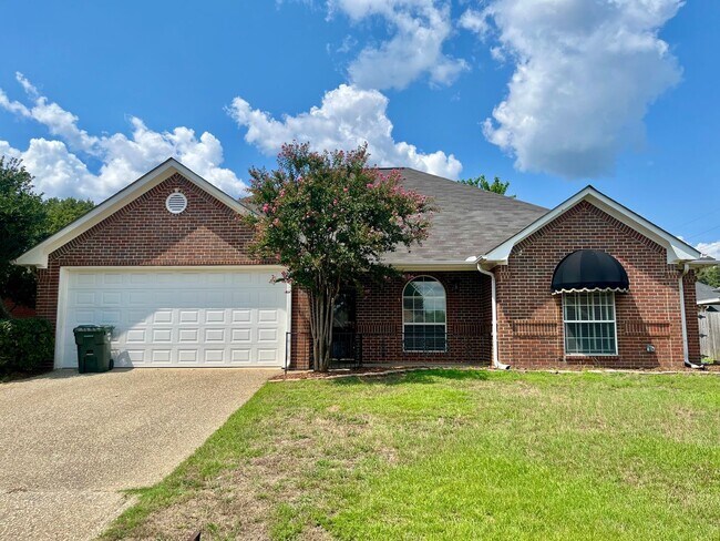 Primary Photo - 3106 Silkwood Dr