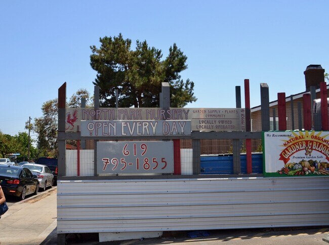 Building Photo - Charming Corner Unit One Bedroom! Large Pa...