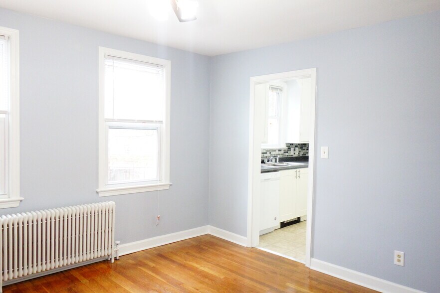 Building Photo - 807 Kennebec Ave