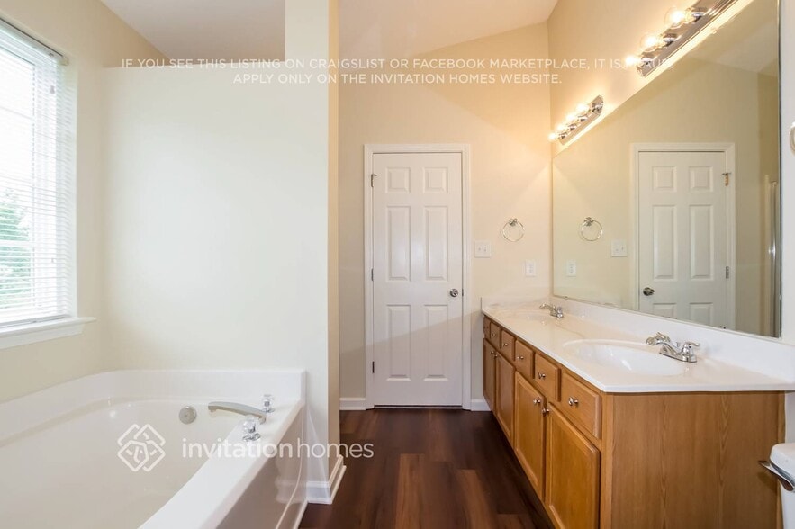 Building Photo - 10728 Glenluce Ave