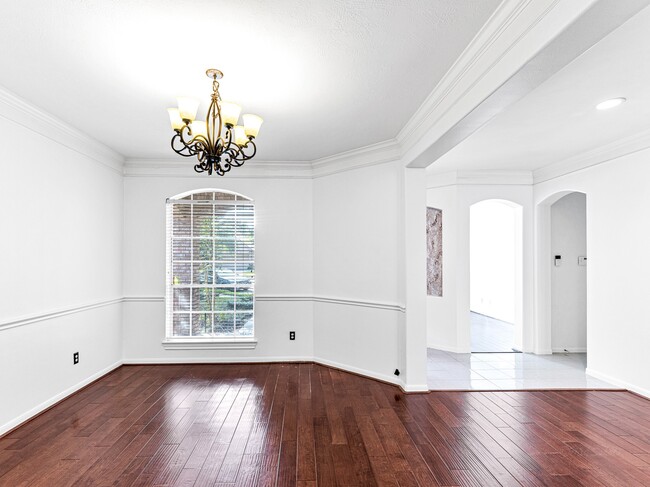 Building Photo - 5407 Lake Pl Dr