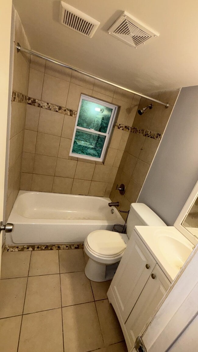 Building Photo - 3796 Leesburg Ct SW