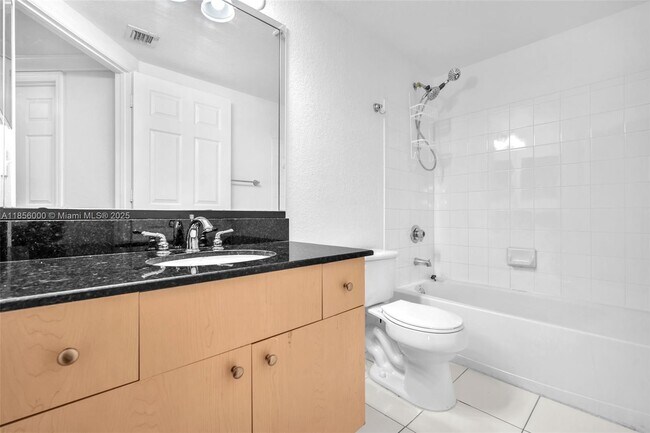 Building Photo - 2532 Centergate Dr