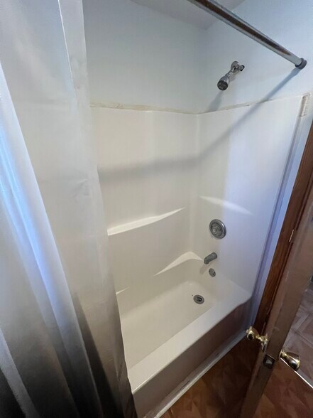Shower - 218 N Queen St