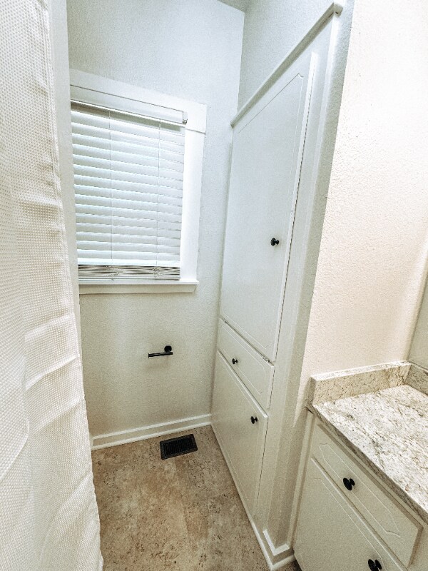 Building Photo - 309 N Dubellette St