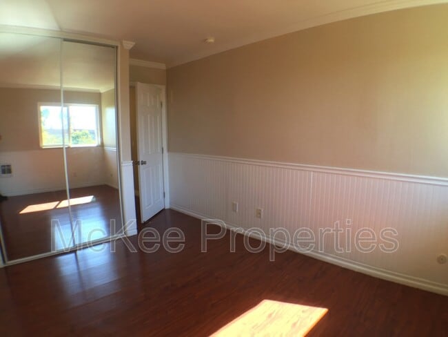 Building Photo - 1661 Bayview Heights Dr