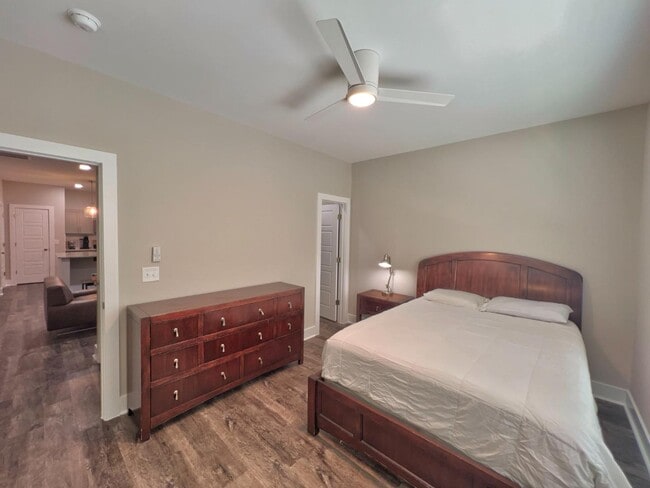Building Photo - 3925 Overbrook Dr