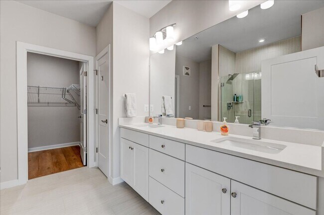 Building Photo - Modern 2-bedroom, 2-bath apartment