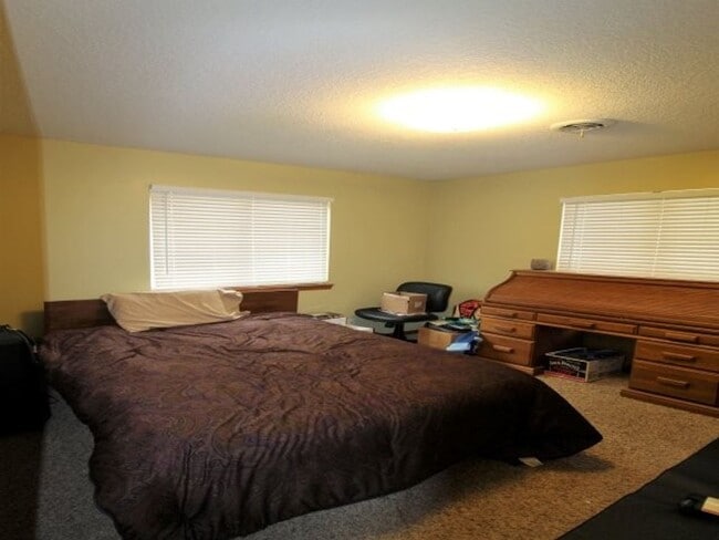 Building Photo - Italian Estates Property Management