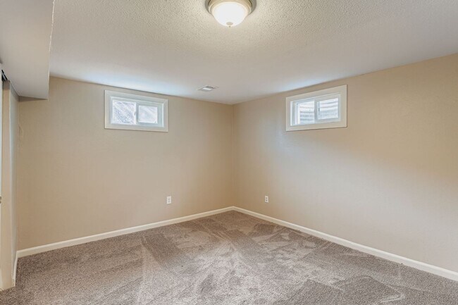 Building Photo - Beautifully Remodeled 3-Bedroom Ranch in Quiet West Arvada Neighborhood