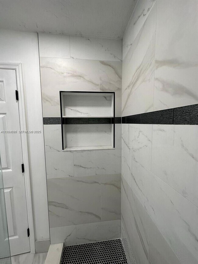 Building Photo - 2320 SW 44th St