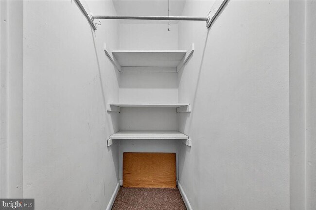 Building Photo - 825 Solly Ave