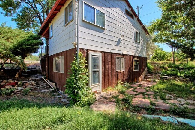 Building Photo - 2 Bed 1 Bath House