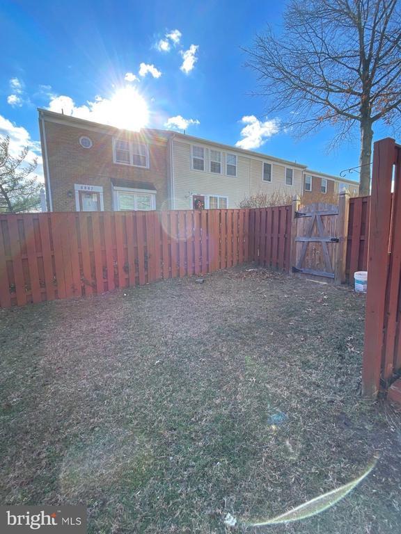 Building Photo - 5863 Rowanberry Dr