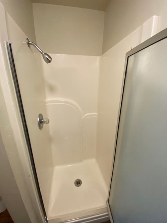 Building Photo - Large Duplex in the Heart of Fayetteville!