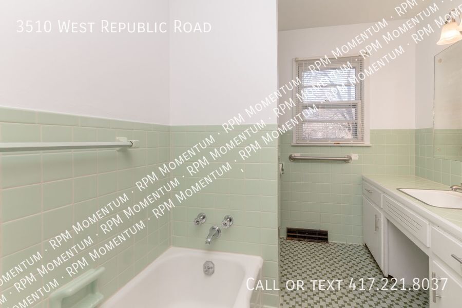 Building Photo - 3510 W Republic Rd