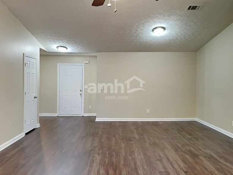 Building Photo - 3009 Sentinel Cir