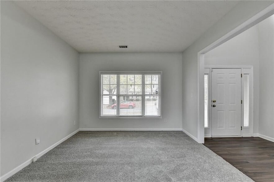 Building Photo - 6670 Island Pointe Dr