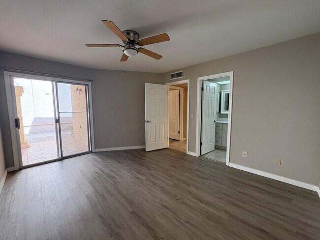 Building Photo - 2Bed/2Bath Townhouse in North Scottsdale! Ready for Immediate Move-In! -- 2 CAR GARAGE!