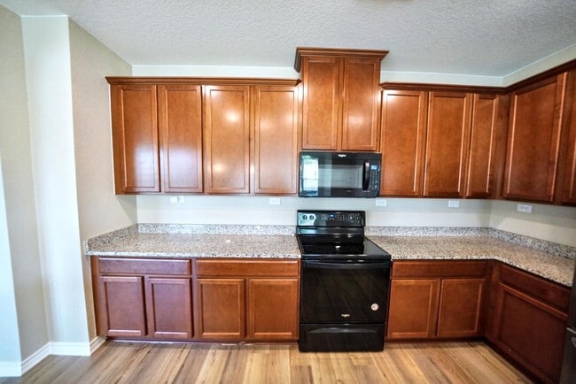Building Photo - Beautiful 3-Bedroom Home with Flex Space in Universal City - Realtor Commission: $600