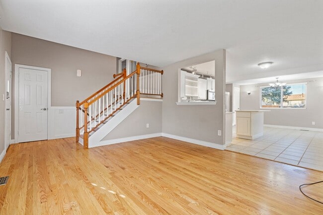Building Photo - 3 Bed 2 Bath Home with HUGE Yard Available...
