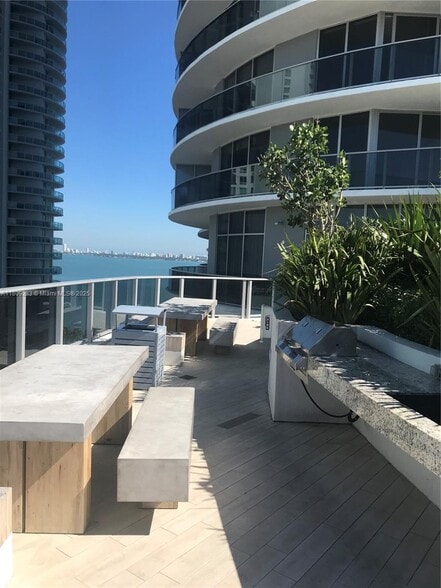 Building Photo - 488 NE 18th St