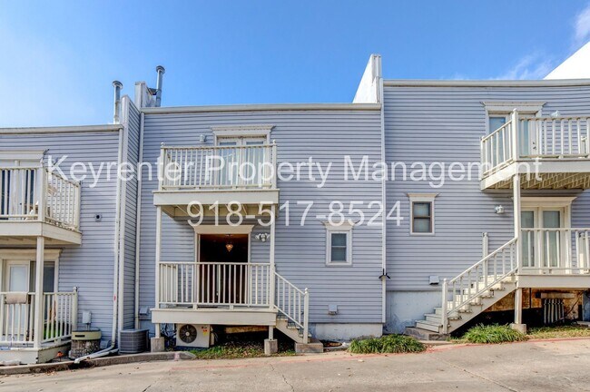 Building Photo - Riverview - Stunning 2 bed 2 bath Townhouse Great Location