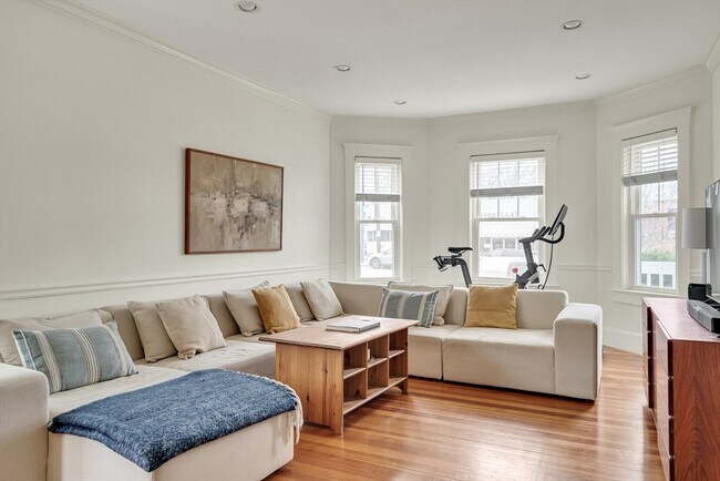 Building Photo - 266 Belmont St